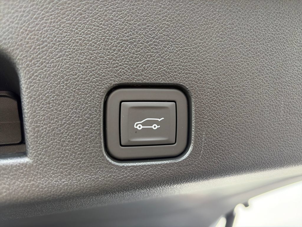 New 2026 Chevrolet Traverse High Country w/ LPO, Floor Liner Package AWD/4WD image 8