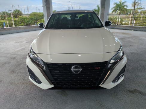 Used 2024 Nissan Altima 2.5 SR image 3