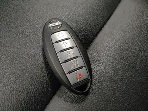 Used 2021 Nissan Rogue SL image 32