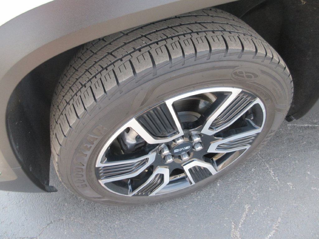 Used 2021 GMC Acadia SLE w/ Driver Convenience Package FWD image 13