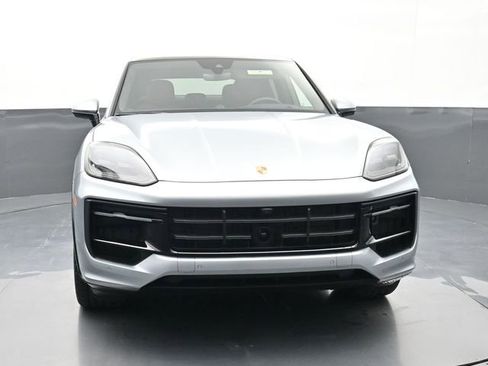 Certified 2025 Porsche Cayenne GTS image 28
