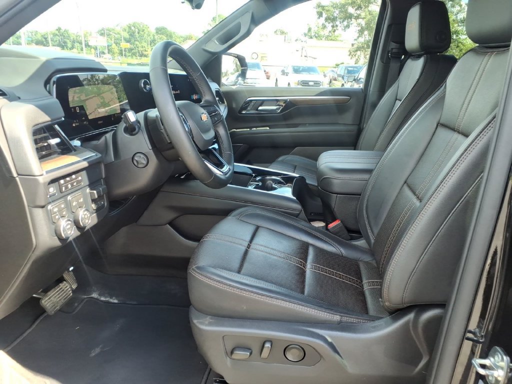 Used 2026 Chevrolet Suburban High Country AWD/4WD image 26