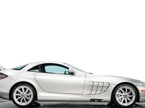 Used 2006 Mercedes-Benz SLR image 2