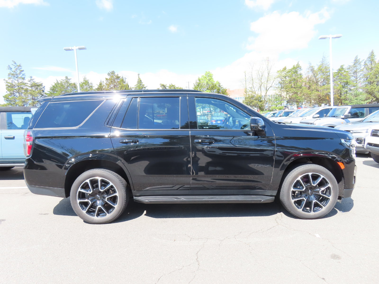 Used 2023 Chevrolet Tahoe RST w/ Luxury Package AWD/4WD image 4