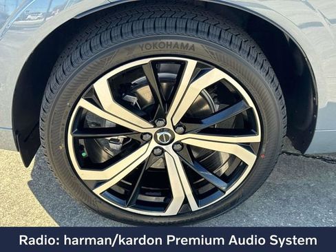 Used 2023 Volvo XC60 B5 Ultimate w/ Climate Package image 4