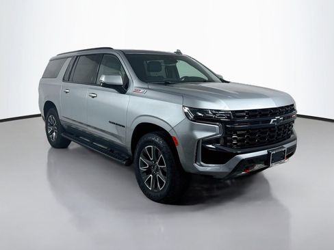Used 2024 Chevrolet Suburban Z71 w/ Luxury Package AWD/4WD image 7