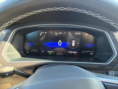 Used 2024 Volkswagen Tiguan SE image 28