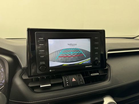 Used 2020 Toyota RAV4 XLE Premium image 17