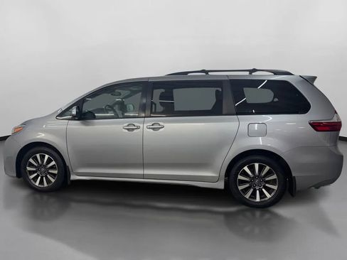 Used 2018 Toyota Sienna Limited Premium image 5