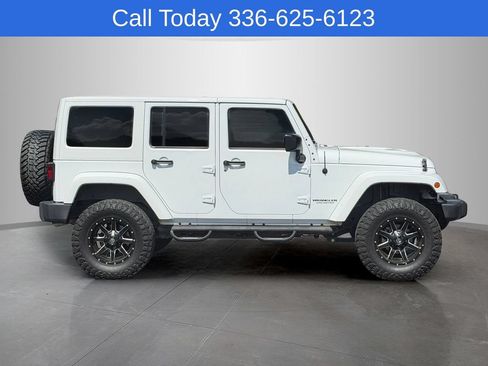 Used 2017 Jeep Wrangler Unlimited Rubicon w/ Connectivity Group AWD/4WD image 6