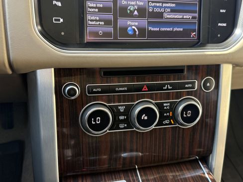 Used 2014 Land Rover Range Rover HSE image 25
