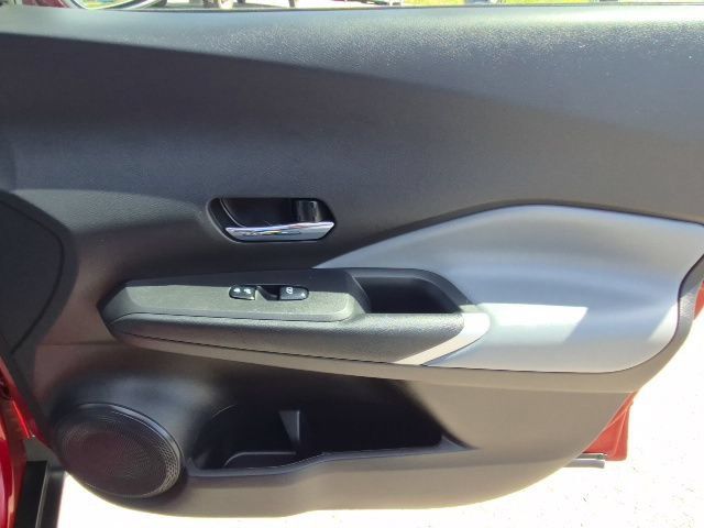 Used 2023 Nissan Kicks SR w/ SR Premium Package FWD image 17
