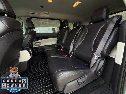 Used 2024 Kia Carnival EX FWD image 22