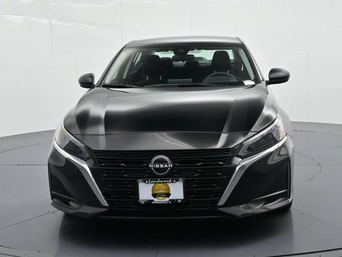 Used 2024 Nissan Altima 2.5 SV FWD image 3