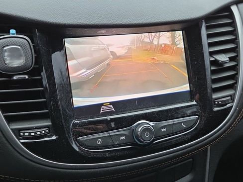 Used 2020 Chevrolet Trax LT w/ LT Convenience Package image 22