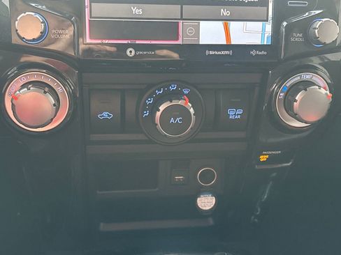 Used 2020 Toyota 4Runner TRD Off-Road Premium AWD/4WD image 12