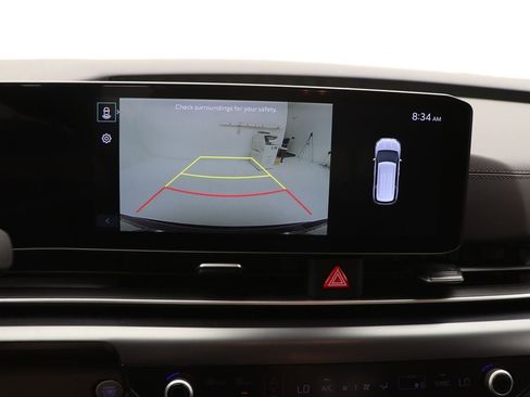 Used 2025 Kia Carnival FWD image 21