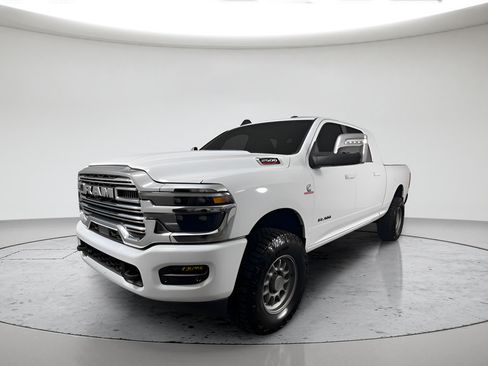 Used 2025 RAM 2500 Laramie AWD/4WD image 1