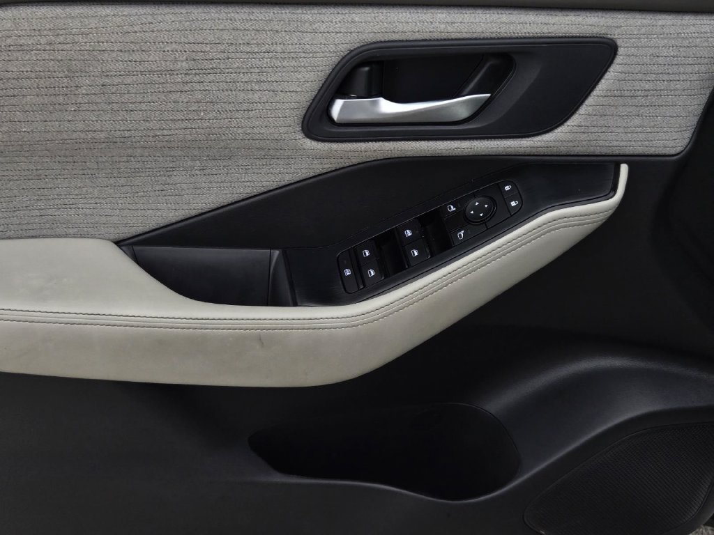 Certified 2023 Nissan Rogue SV FWD image 16