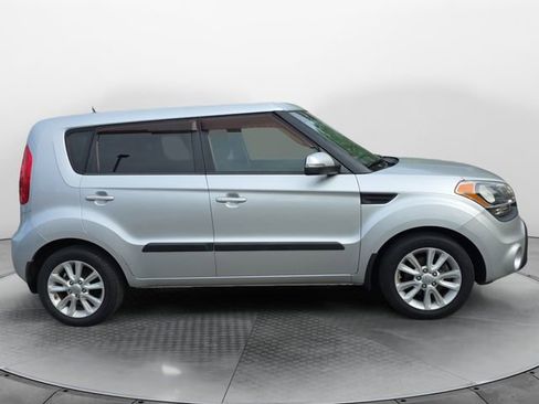 Used 2013 Kia Soul + w/ Audio Pkg FWD image 6