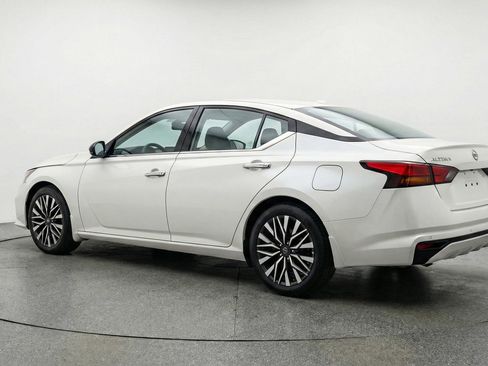Used 2025 Nissan Altima 2.5 SV FWD image 6