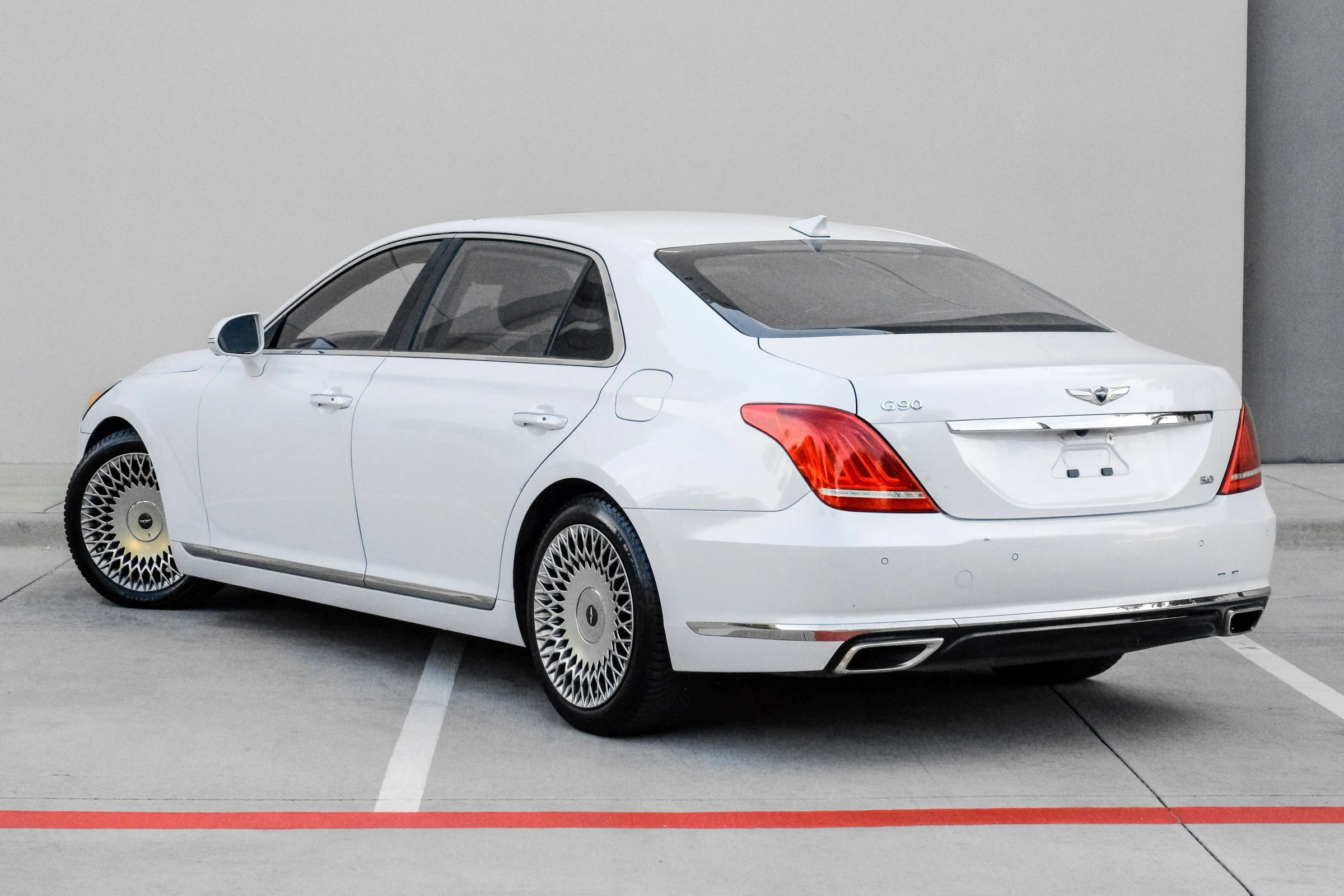 Used 2019 Genesis G90 5.0 Ultimate RWD image 16