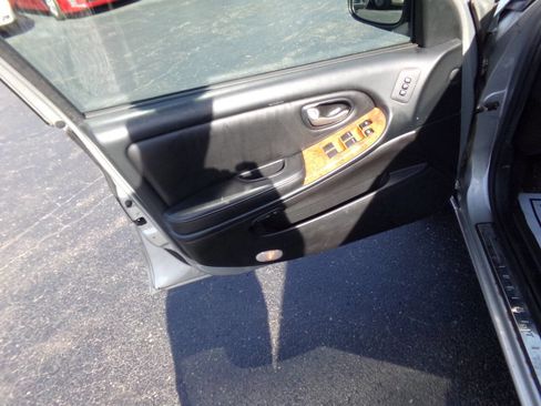 Used 2003 INFINITI I35 w/ Sunroof & Sunshade Pkg image 12