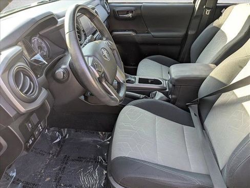 Used 2022 Toyota Tacoma TRD Sport image 14