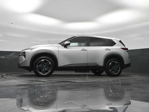 Used 2025 Nissan Rogue SV AWD/4WD image 21