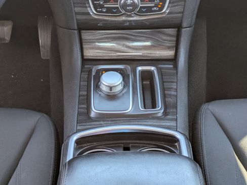 Used 2021 Chrysler 300 Touring image 19