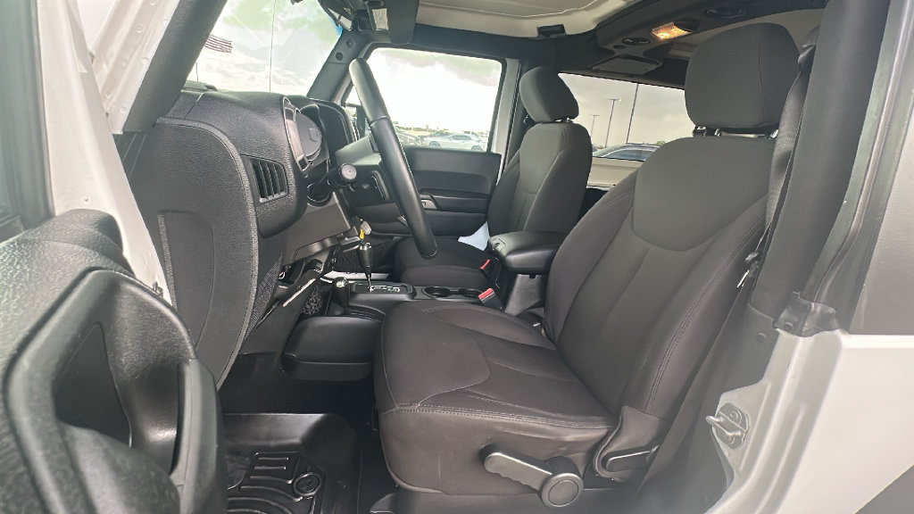 Used 2017 Jeep Wrangler Sport w/ Connectivity Group AWD/4WD image 4