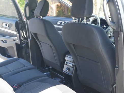 Used 2018 Ford Explorer XLT FWD image 14