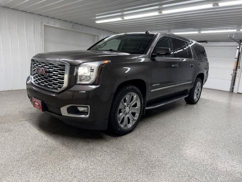 Used 2019 GMC Yukon XL Denali w/ Open Road Package AWD/4WD image 3