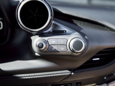 Used 2022 Ferrari F8 Tributo image 62