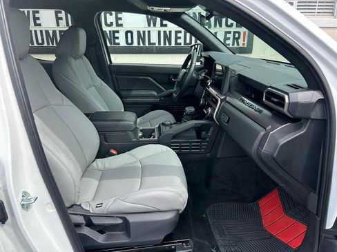 Used 2025 Toyota Tacoma SR5 AWD/4WD image 23
