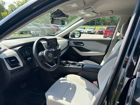 Used 2023 Nissan Rogue SV AWD/4WD image 19