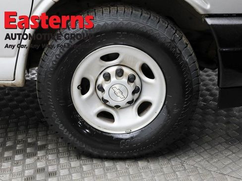 Used 2018 Chevrolet Express 2500 w/ Enhanced Convenience Package image 27