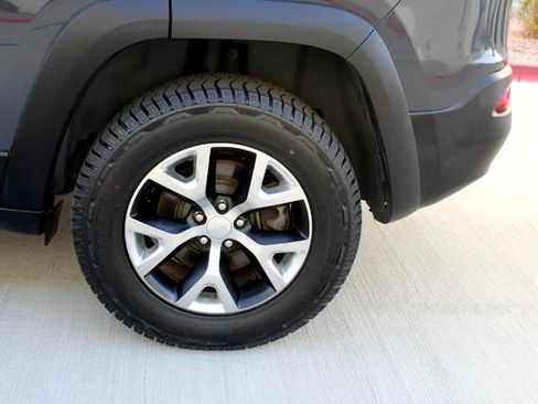 Used 2017 Jeep Cherokee Trailhawk image 38