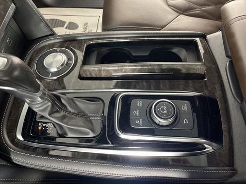 Used 2024 Nissan Armada Platinum w/ Captain's Chairs Package RWD image 28