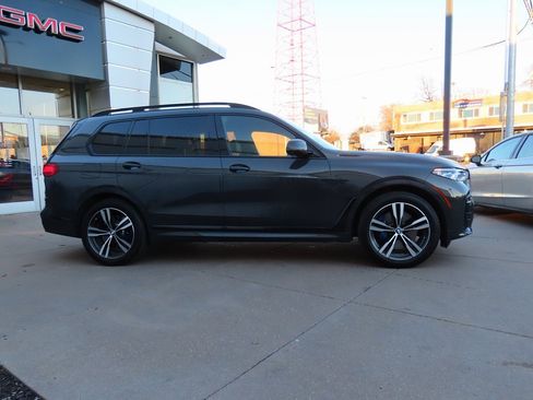 Used 2021 BMW X7 M50i image 9
