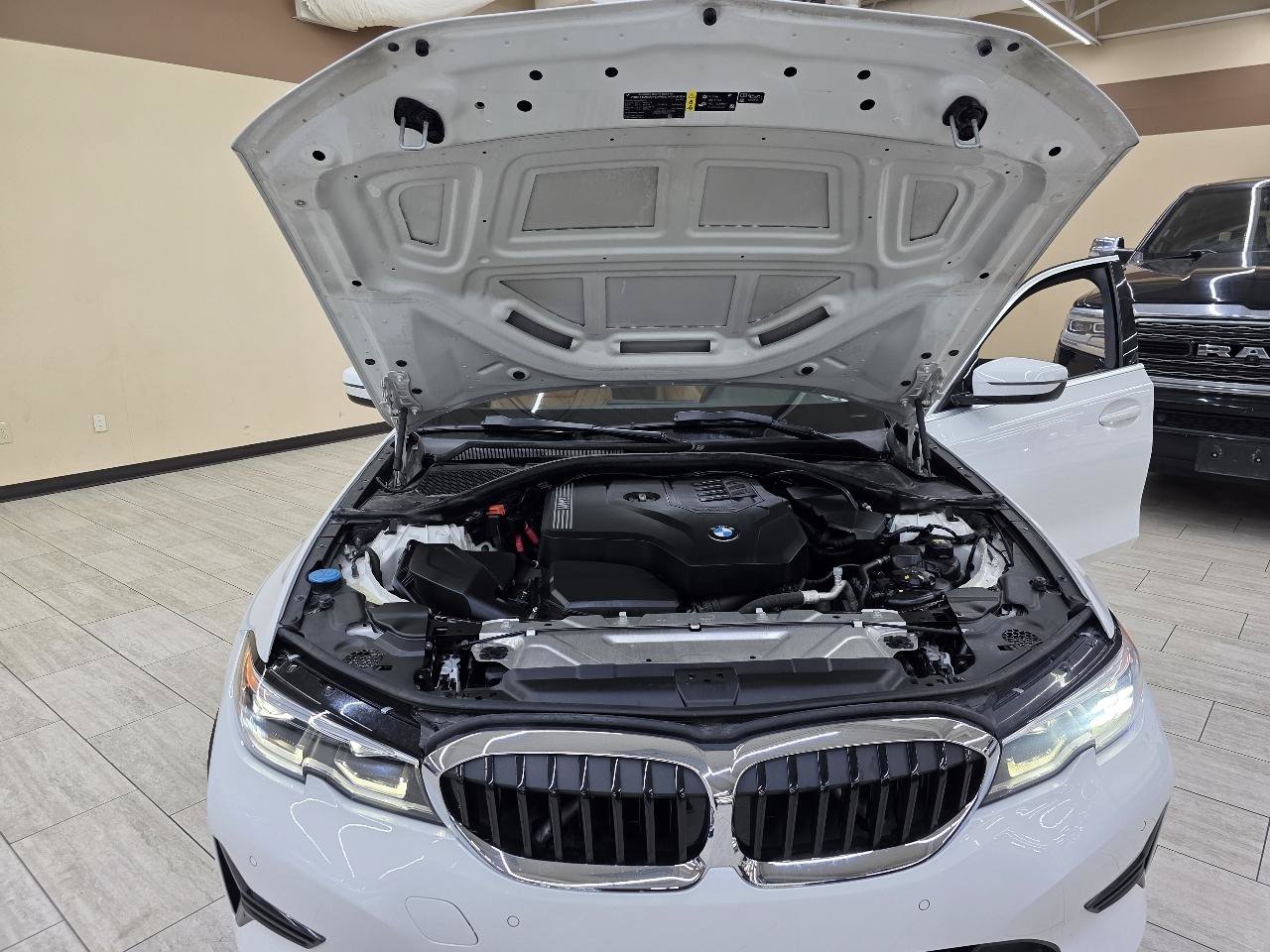 Used 2020 BMW 330i Sedan w/ Convenience Package RWD image 43