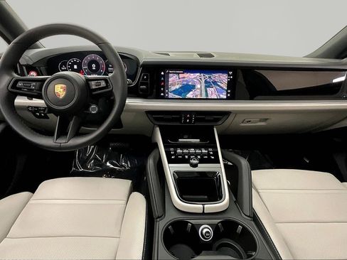 Used 2024 Porsche Cayenne AWD/4WD image 7