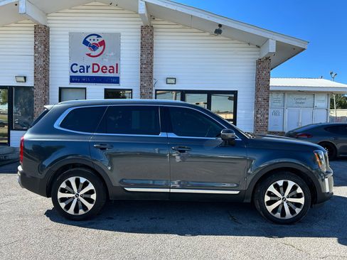 Used 2022 Kia Telluride EX w/ EX Premium Package image 8