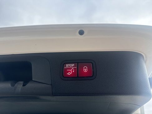 Used 2021 Mercedes-Benz GLC 300 4MATIC image 12