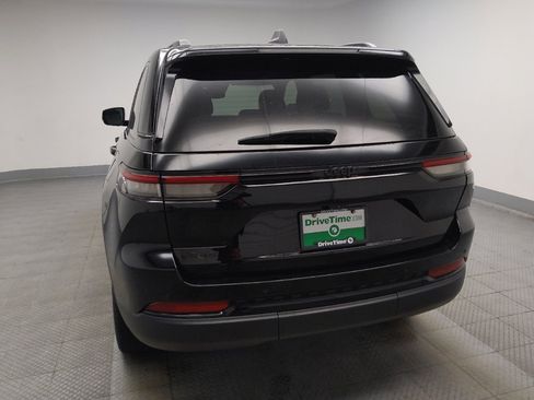 Used 2023 Jeep Grand Cherokee Altitude AWD/4WD image 6