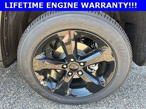 New 2025 Jeep Grand Cherokee Altitude image 27