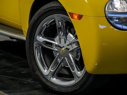 Used 2005 Chevrolet SSR w/ Preferred Equipment Group RWD image 3