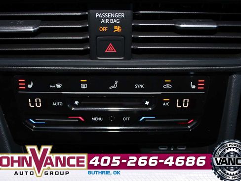 Used 2025 Volkswagen Jetta SE FWD image 29