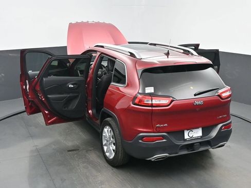 Used 2017 Jeep Cherokee Limited image 64