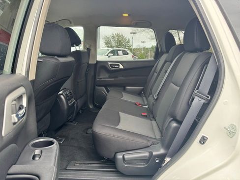 Used 2017 Nissan Pathfinder SV image 17